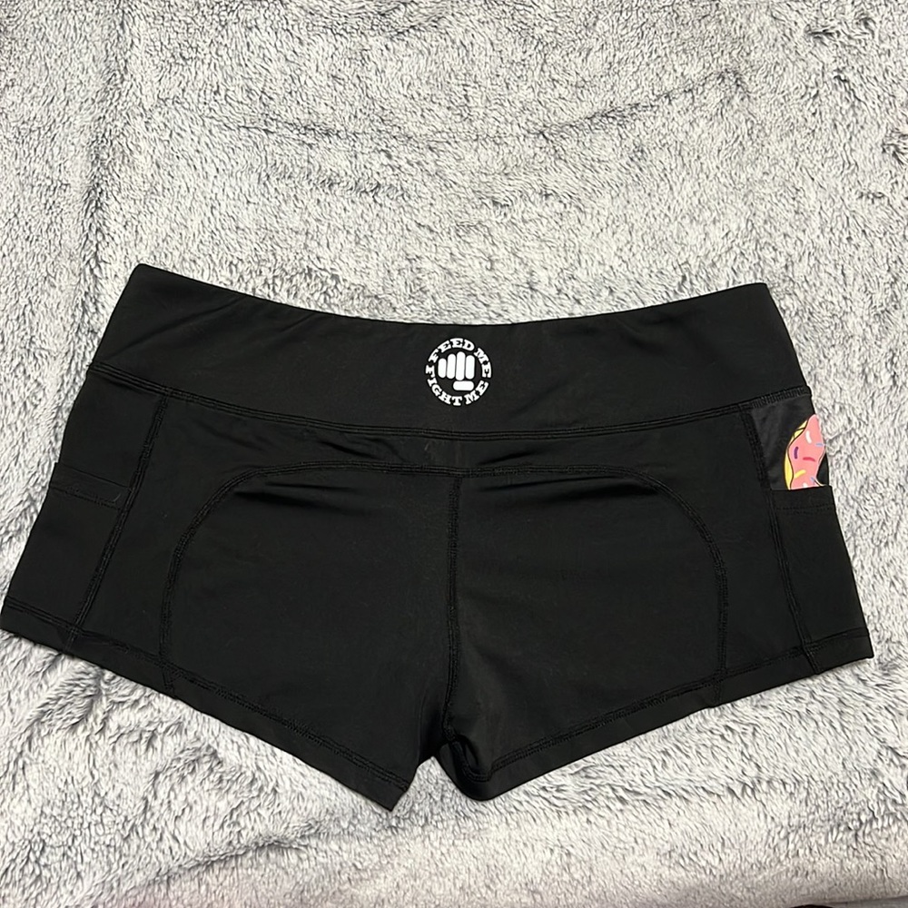 Workout shorts - Picture 3 of 6